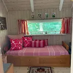 Retro Idyll And Bird Sounds In Quiet Oasis 펜션