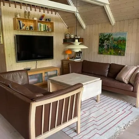 Retro Idyll And Bird Sounds In Quiet Oasis