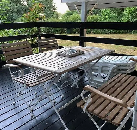 Retro Idyll And Bird Sounds In Quiet Oasis